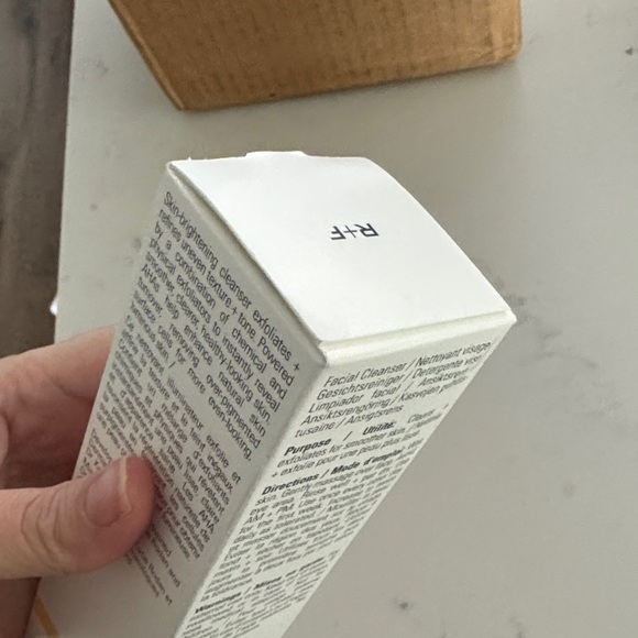 Rodan + Fields Reverse Exfoliating Cleanser - Step 1 (new) - Picture 4 of 4